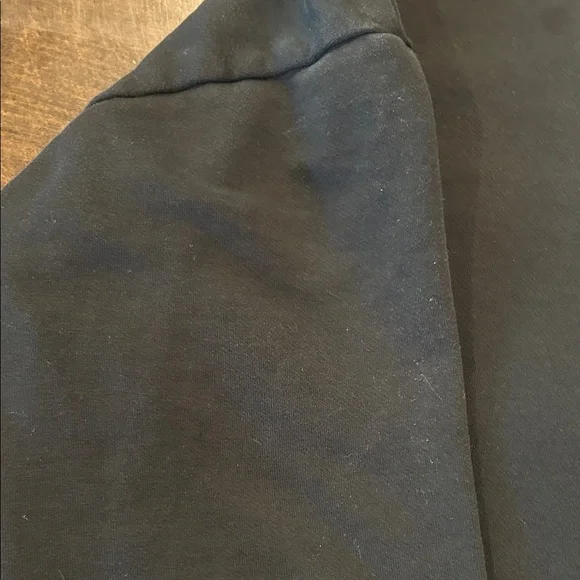 ALO Yoga Black Sweatshirt - Picture 3 of 5